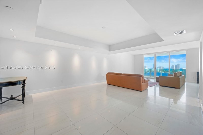 Comprar apartamento no Peninsula II 2209