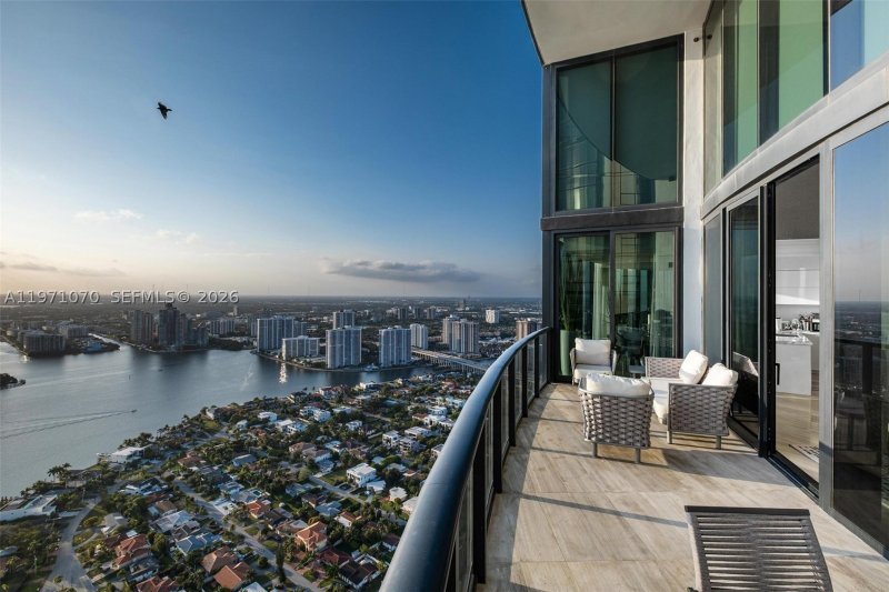 Condo for sale at Porsche Design Tower 5003