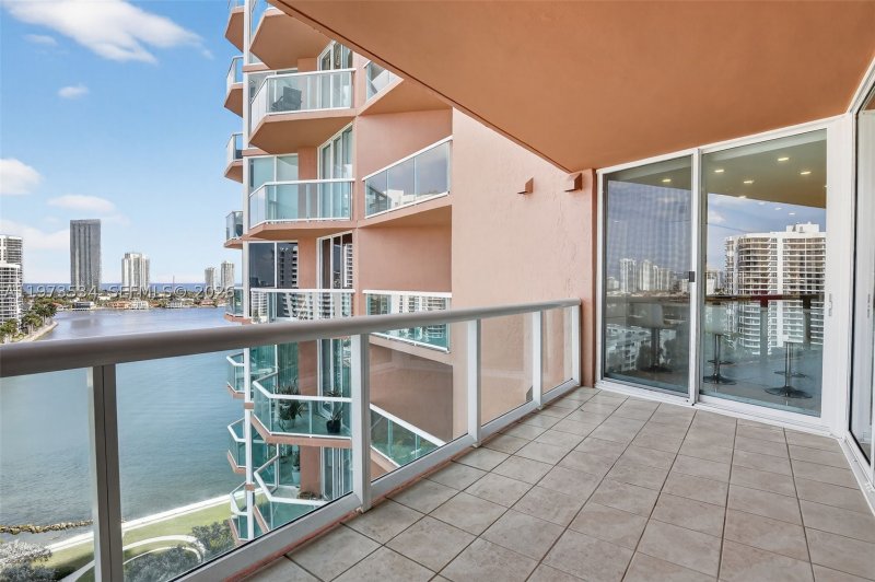 Apartment for rent at Hidden Bay 1501