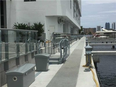 Comprar apartamento en Marina Palms Yacht Club