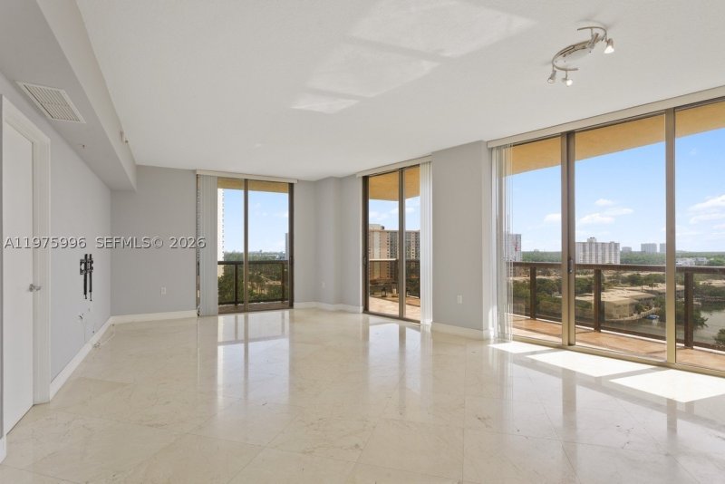 Comprar apartamento no Sayan 904