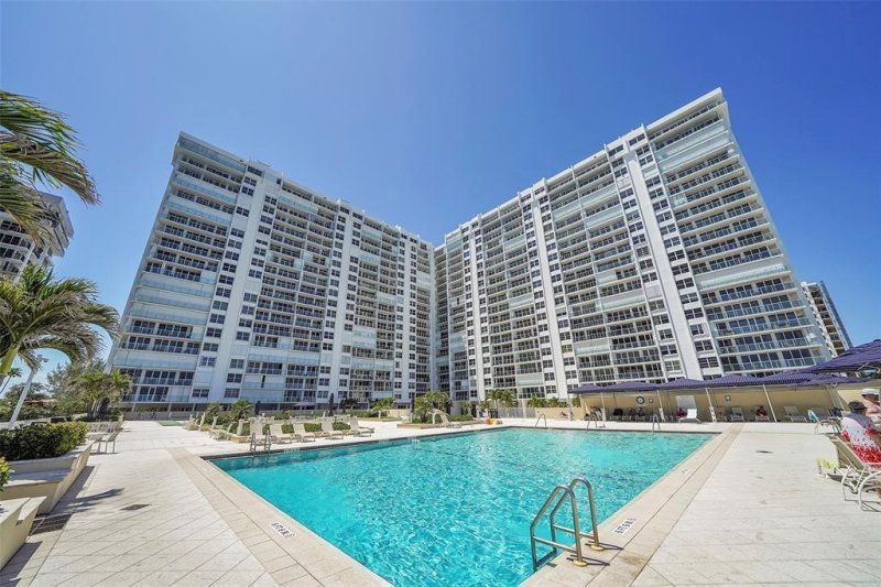 Condo for sale at Plaza East 14g