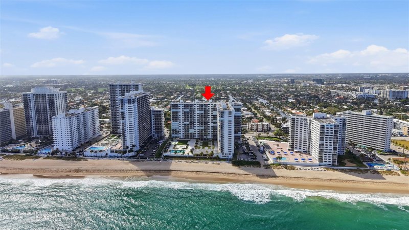 Condo for sale at Plaza East 14g