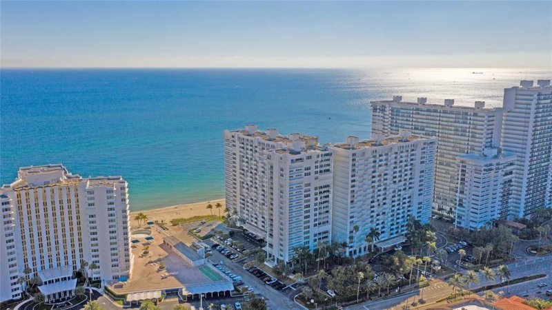 Condo for sale at Plaza East 14g