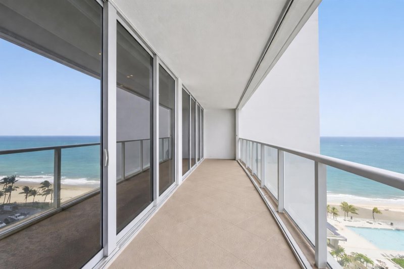 Condo for sale at Plaza East 14g