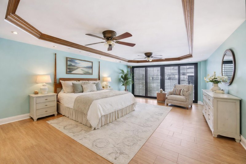 Condo for sale at Plaza East 14g