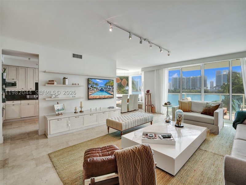 Condo for sale at Peninsula I 301