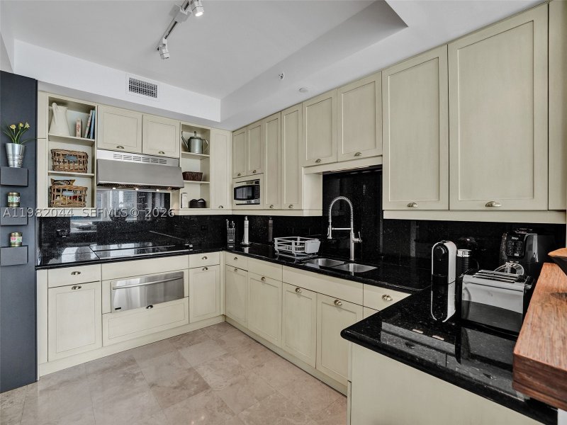 Condo for sale at Peninsula I 301