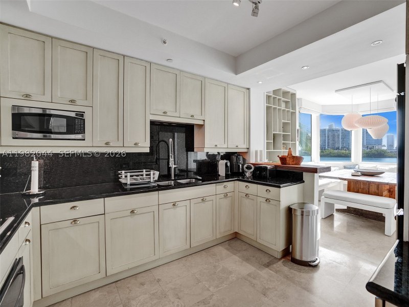 Condo for sale at Peninsula I 301