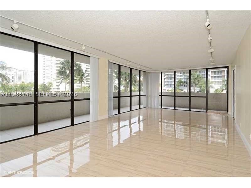 Condo for sale at Avant Garde 210