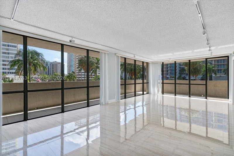 Condo for sale at Avant Garde 210