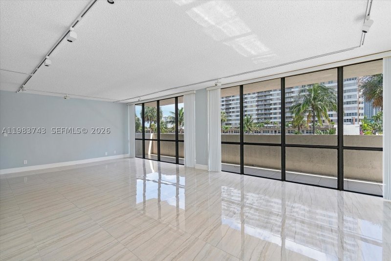 Condo for sale at Avant Garde 210