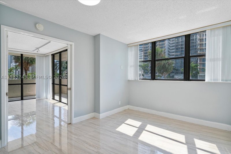 Condo for sale at Avant Garde 210