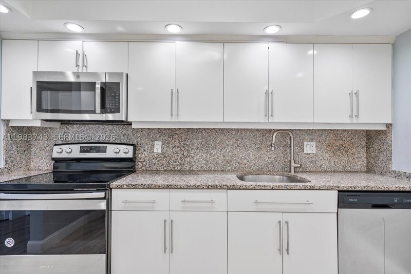 Condo for sale at Avant Garde 210
