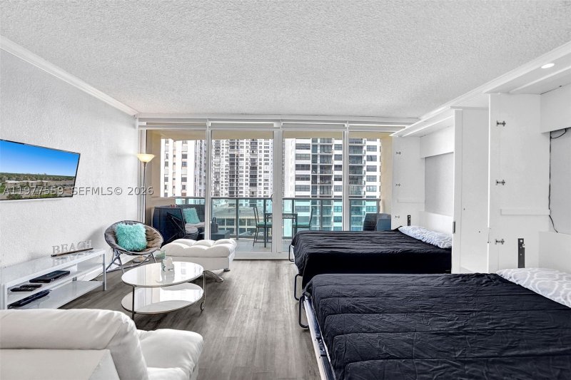 Alquiler de apartamento en The Wave Condo 804 (Availab