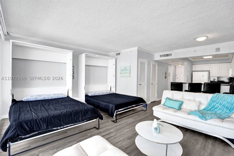 Alquiler de apartamento en The Wave Condo 804 (Availab