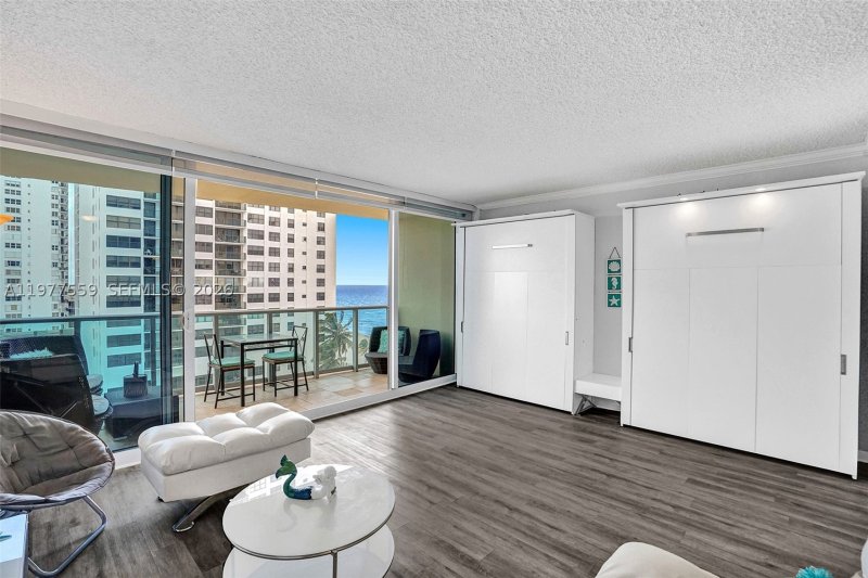 Alquiler de apartamento en The Wave Condo 804 (Availab