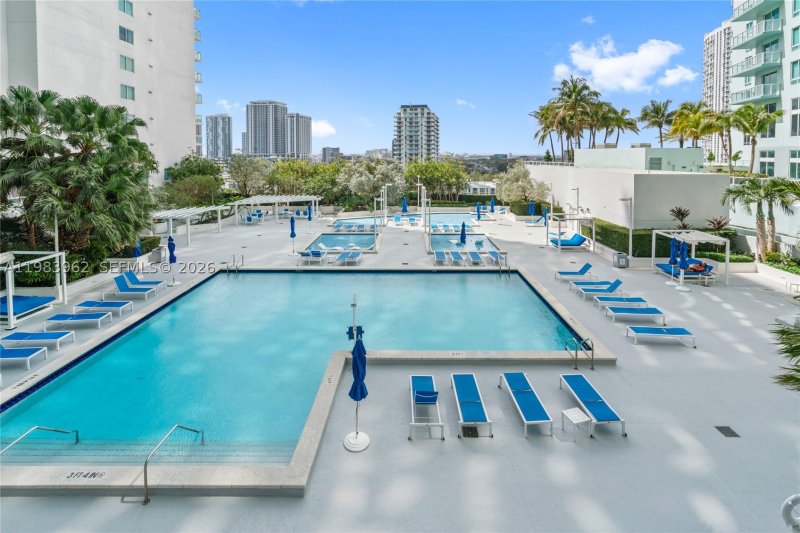 Condo for sale at 1800 Club 1208