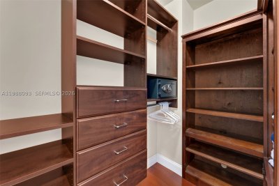 Comprar apartamento en Ocean Marine Yacht Club 604