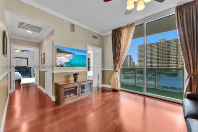 Comprar apartamento en Ocean Marine Yacht Club 604