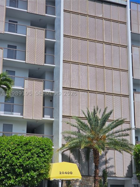 Condo for sale at Biscaya 601