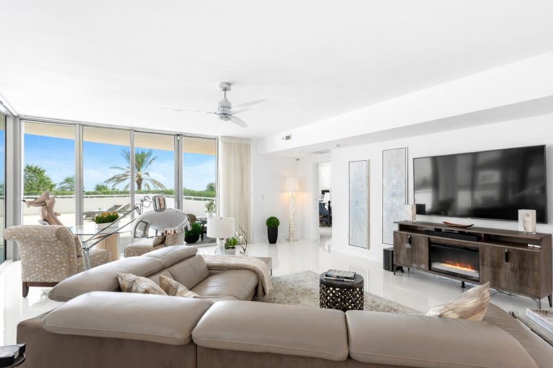 Condo for sale at Diplomat Residences 402