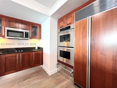Comprar apartamento no Peninsula II 905