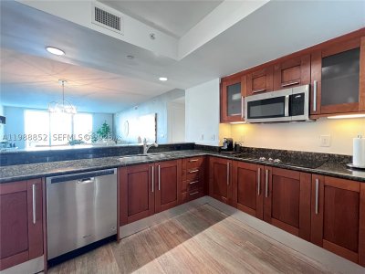 Comprar apartamento no Peninsula II 905