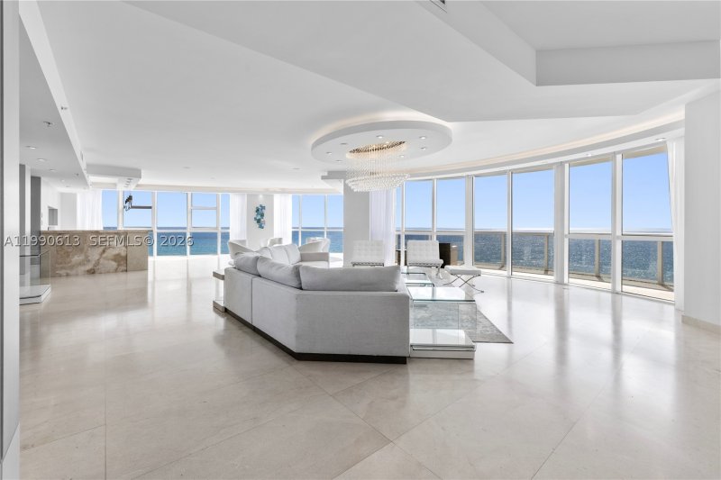 Comprar apartamento no Trump Royale 1209