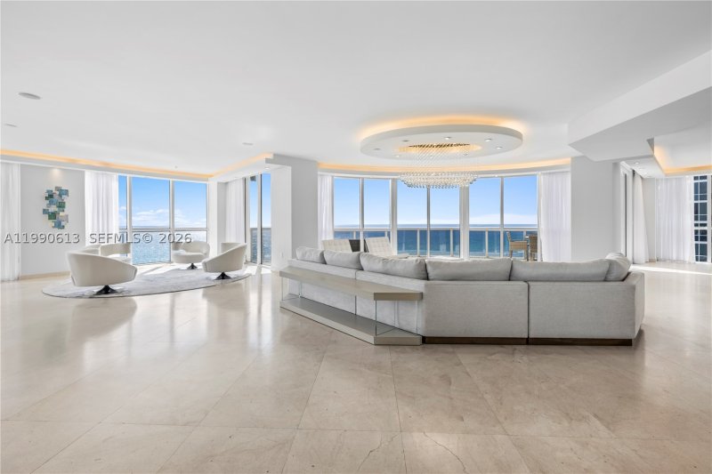 Comprar apartamento no Trump Royale 1209