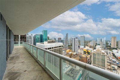 Comprar apartamento no 50 Biscayne 4111