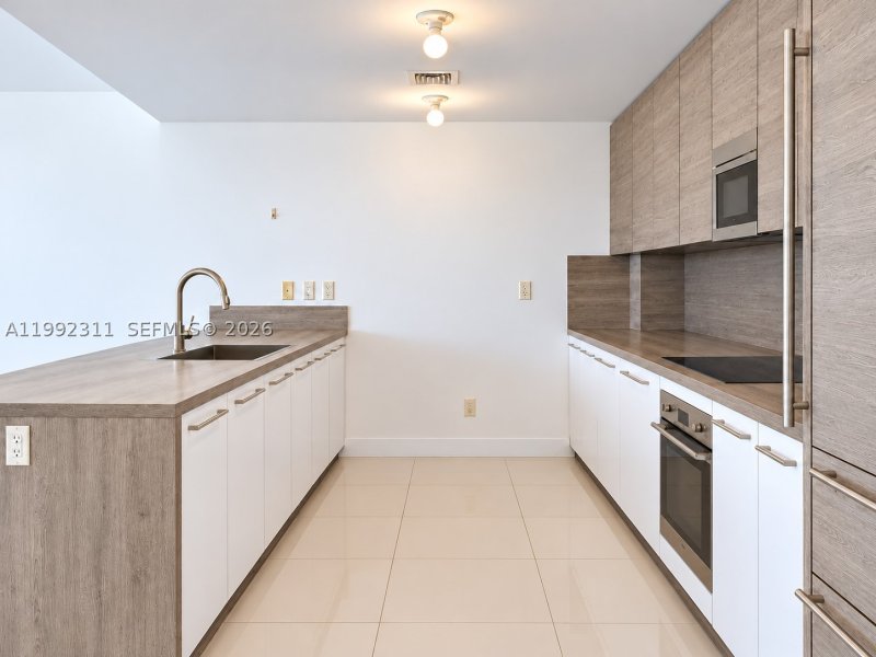 Apartment for rent at 400 Sunny Isles 819