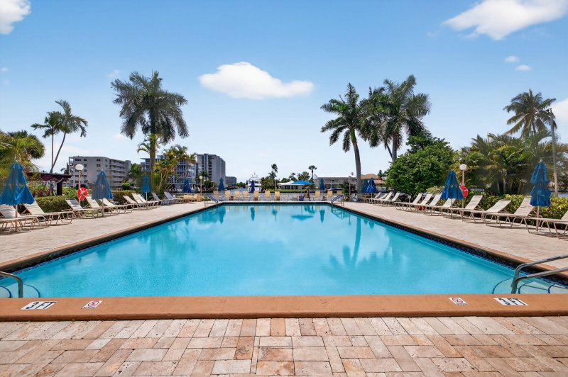 Condo for sale at Coral Ridge Towers 1112