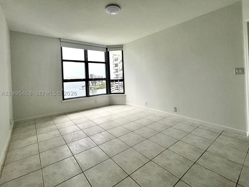 Condo for sale at Mystic Pointe 500 1711