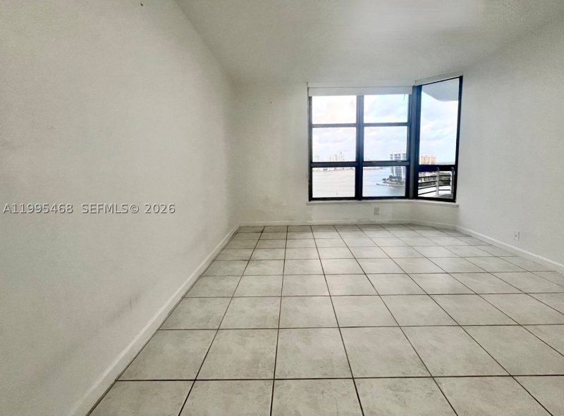 Condo for sale at Mystic Pointe 500 1711