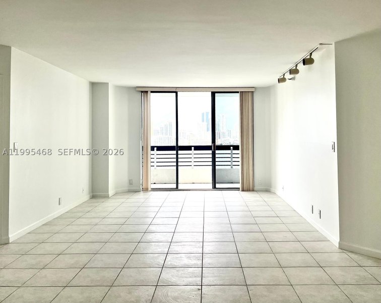 Condo for sale at Mystic Pointe 500 1711