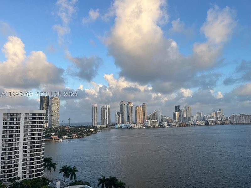 Condo for sale at Mystic Pointe 500 1711