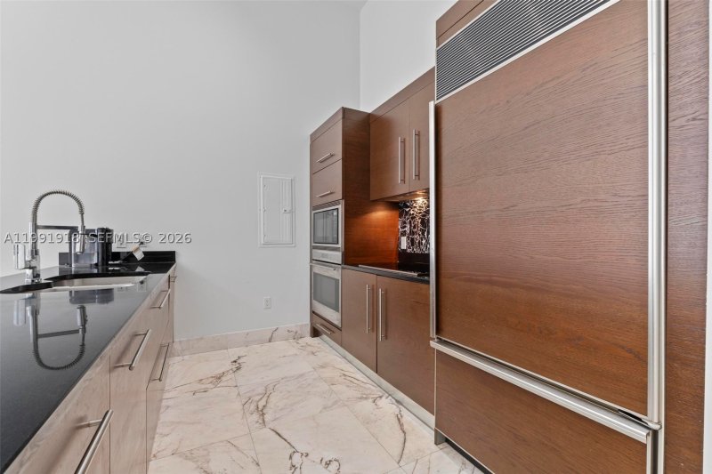 Condo for sale at Icon Brickell Tower I 2209