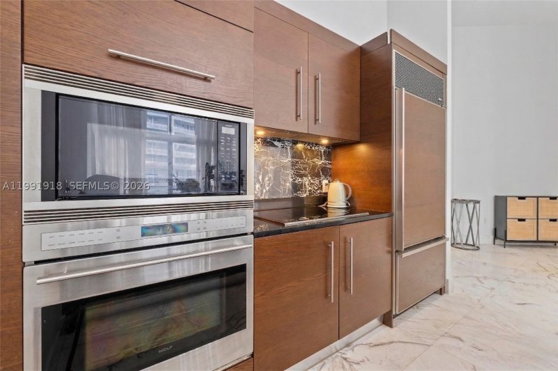 Condo for sale at Icon Brickell Tower I 2209