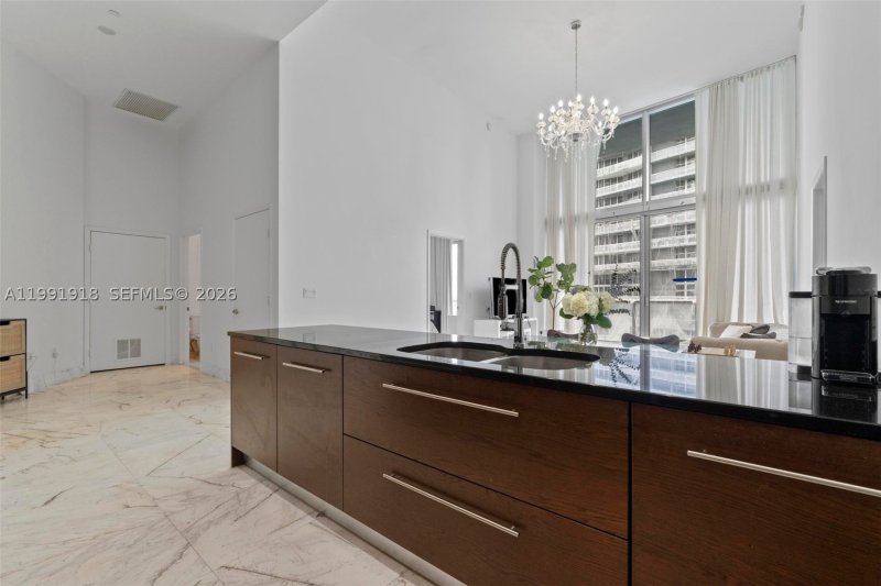 Condo for sale at Icon Brickell Tower I 2209