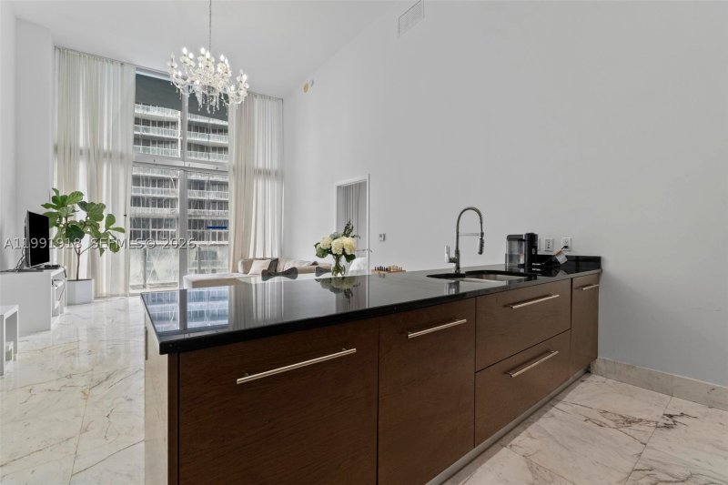Condo for sale at Icon Brickell Tower I 2209