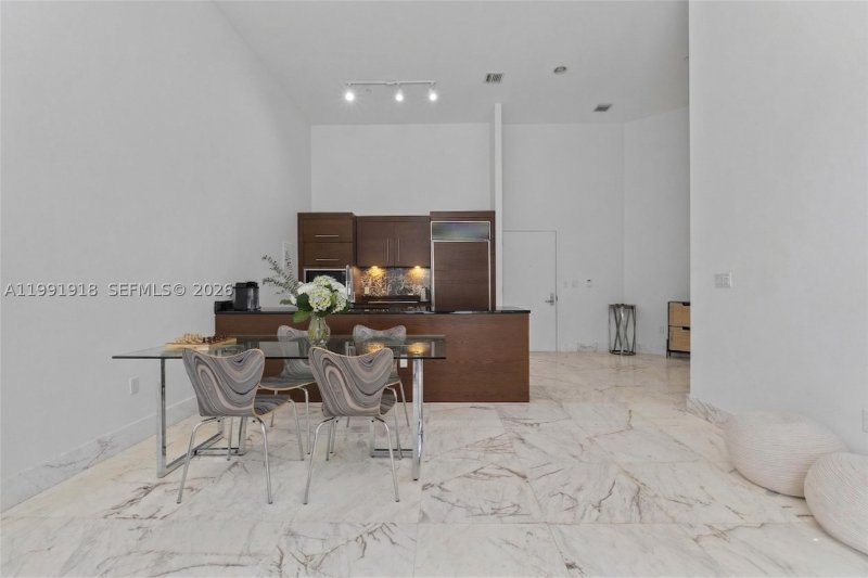 Condo for sale at Icon Brickell Tower I 2209