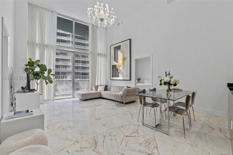 Condo for sale at Icon Brickell Tower I 2209