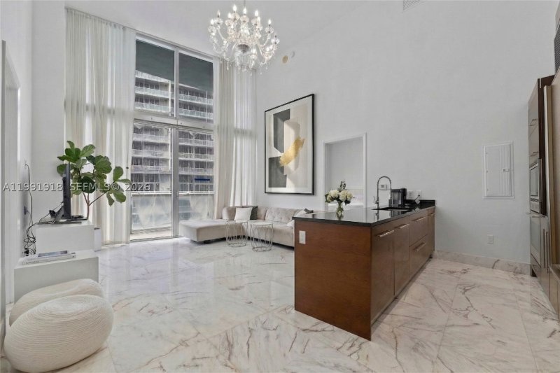 Condo for sale at Icon Brickell Tower I 2209
