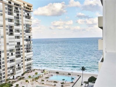 Aluguel de apartamento no Galt Towers 15a
