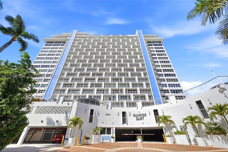 Condo for sale at Sunrise East 7F