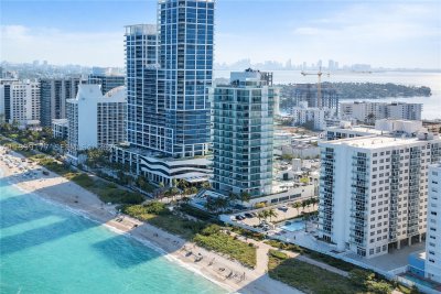 Aluguel de apartamento no The Collins Condo 1611