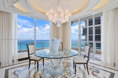 Comprar apartamento no Acqualina Resort & Spa PH4506