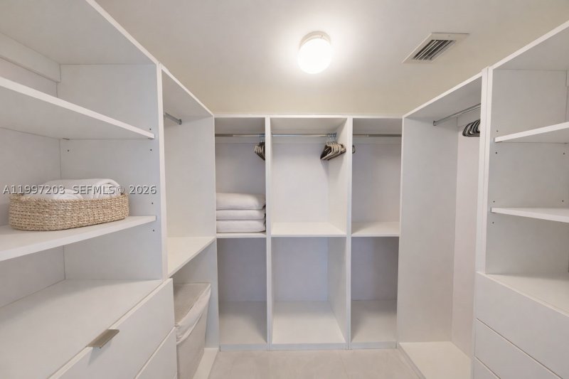 Condo for sale at Paraiso Bay Miami 2005