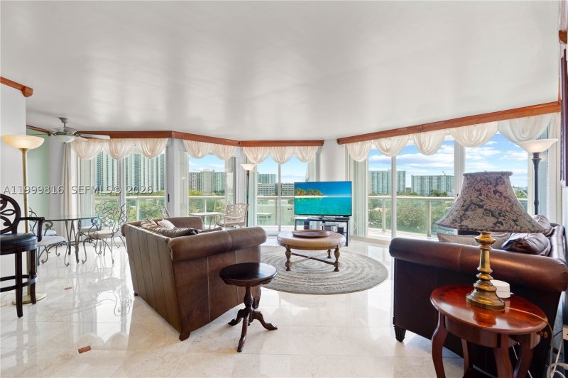 Condo for sale at Oceania 5 554